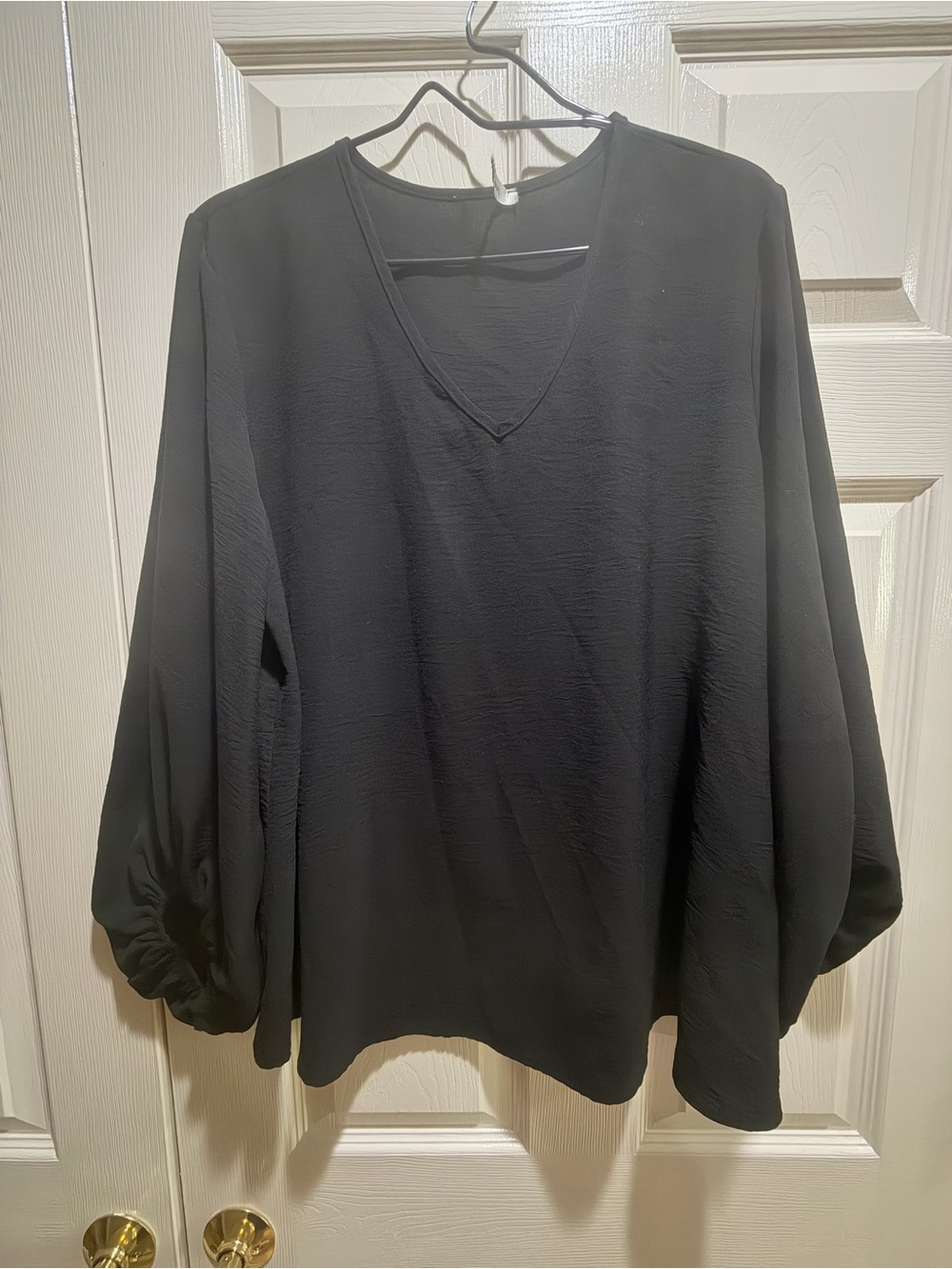 JODIFL Black V-Neck Balloon Sleeve Blouse